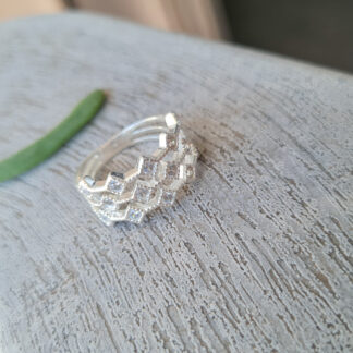 Anillo rombos de plata y brillo