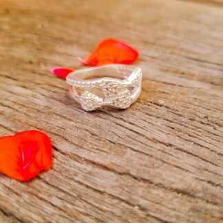 Anillo moño de plata y brillos